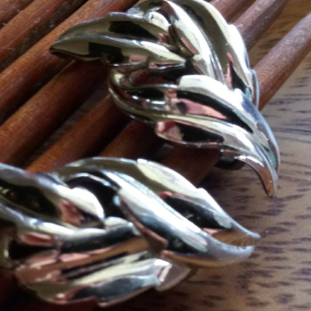 Vintage trifari clip on earrings